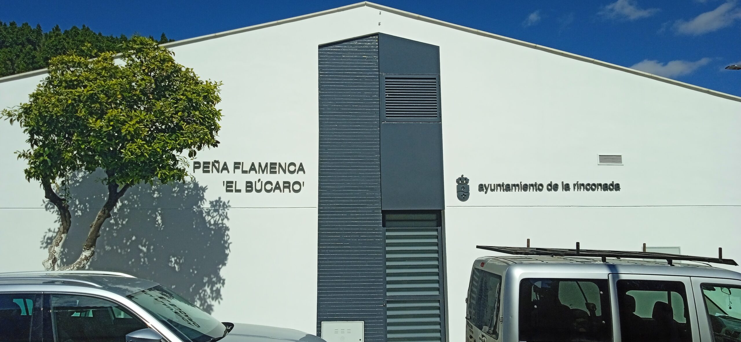 Fachada de la peña flamenca Antonio Carrión